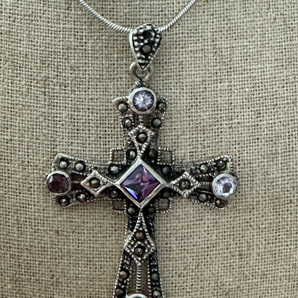 Large sterling silver amethysts stone cross pendant. - Picture 1 of 10